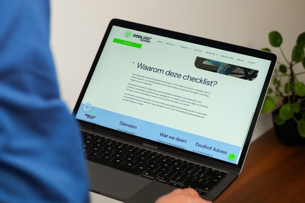De digitale checklist van Doolhof Advies op een laptop