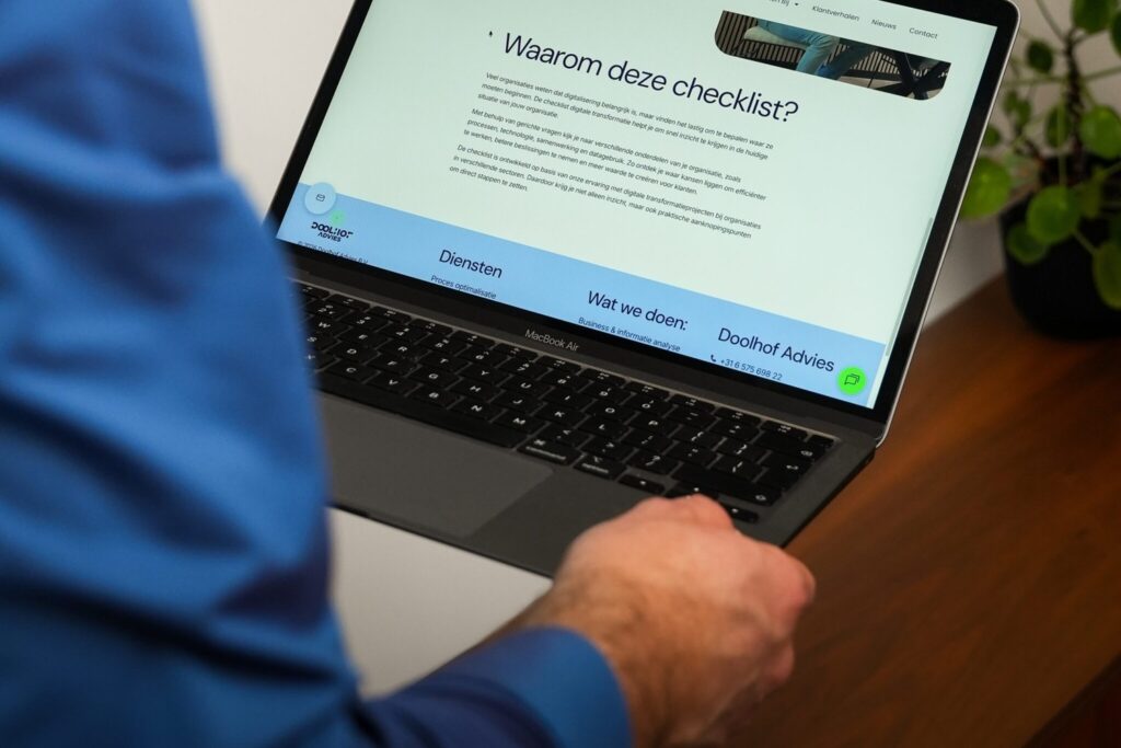 De digitale checklist van Doolhof Advies op een laptopscherm